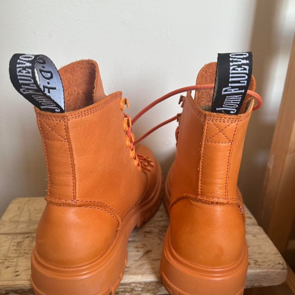 John Fluevog MITTWOCH LACE-UP HIKER BOOTS Orange size 9 - Picture 4 of 7